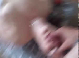 Жена немка мастурбирует а муж на лицо ей дрочит